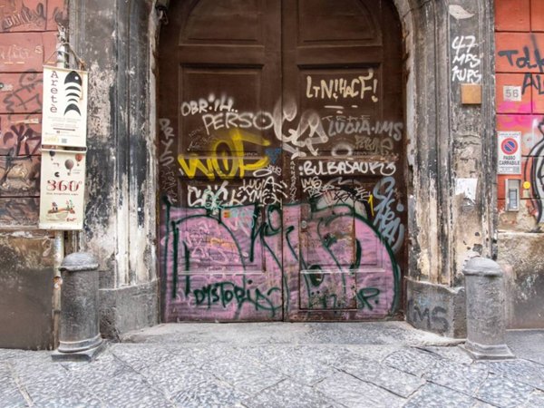 negozio in affitto a Napoli