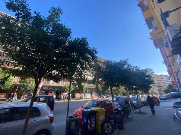 negozio in affitto a Napoli in zona Fuorigrotta
