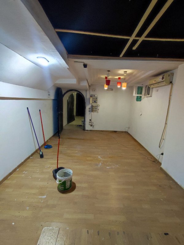 negozio in affitto a Napoli in zona Vomero