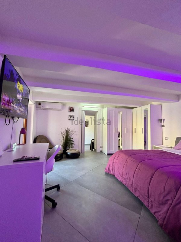 appartamento in affitto a Napoli in zona San Carlo all'Arena