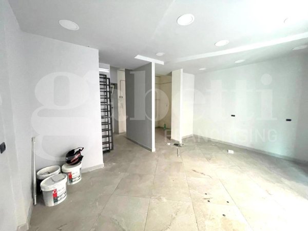 locale commerciale in affitto a Napoli in zona Fuorigrotta