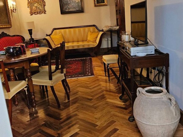 appartamento in affitto a Napoli in zona Chiaia