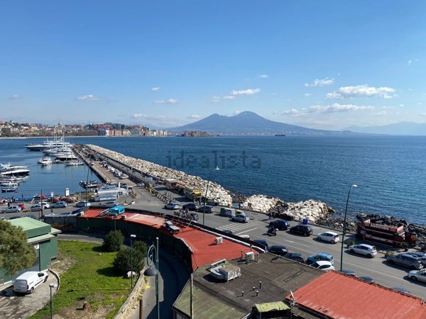 appartamento in affitto a Napoli in zona Chiaia
