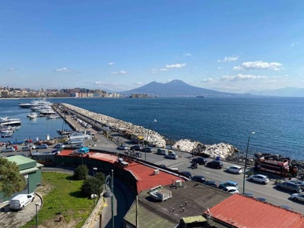 appartamento in affitto a Napoli in zona Chiaia