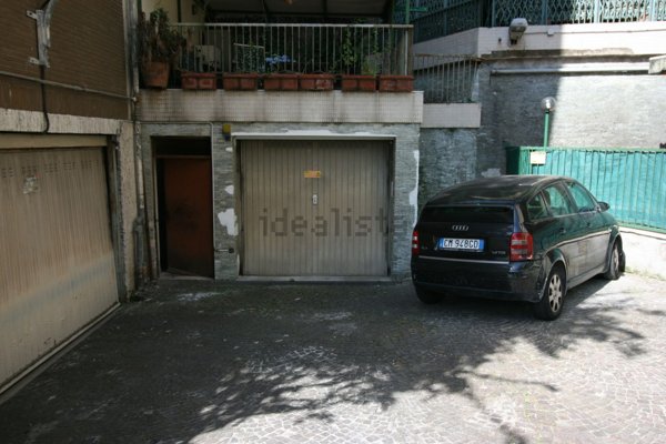 negozio in affitto a Napoli in zona Posillipo