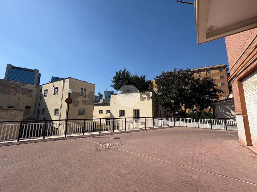 locale commerciale in affitto a Napoli