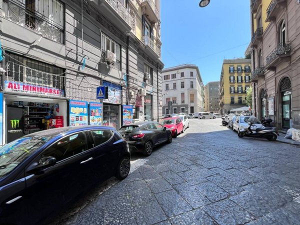 negozio in affitto a Napoli
