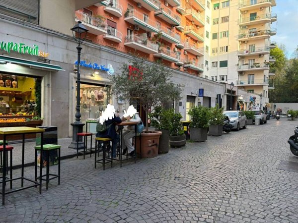 negozio in affitto a Napoli in zona Vomero