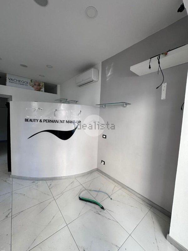 negozio in affitto a Napoli in zona Soccavo