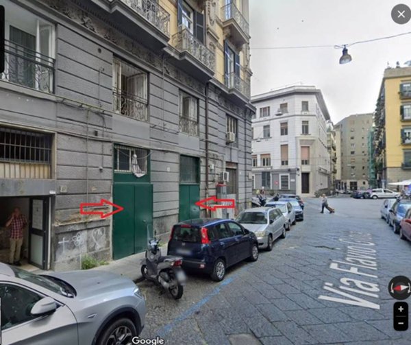 negozio in affitto a Napoli in zona Porto