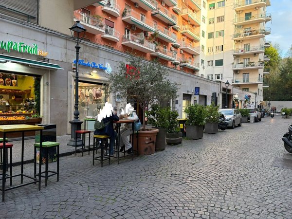 locale commerciale in affitto a Napoli in zona Vomero