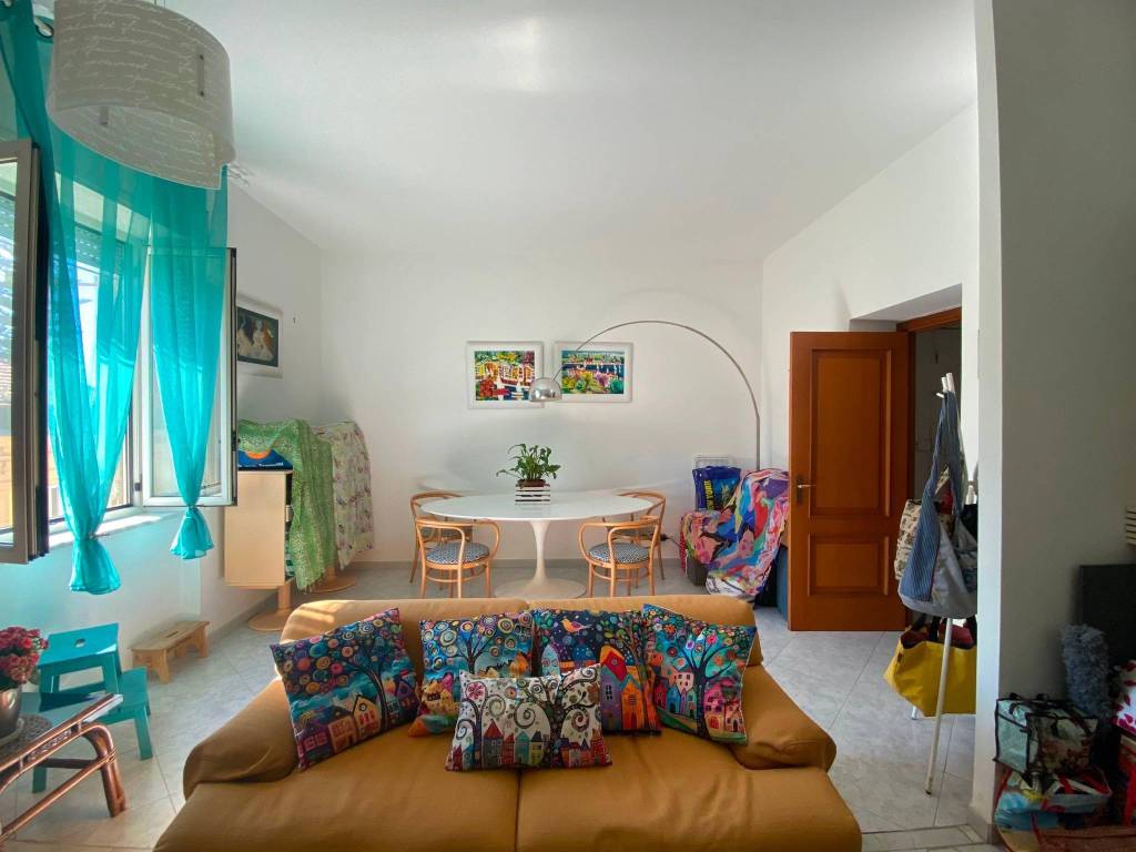 appartamento in affitto a Napoli in zona Chiaia