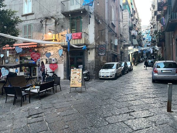 rudere in affitto a Napoli in zona San Ferdinando