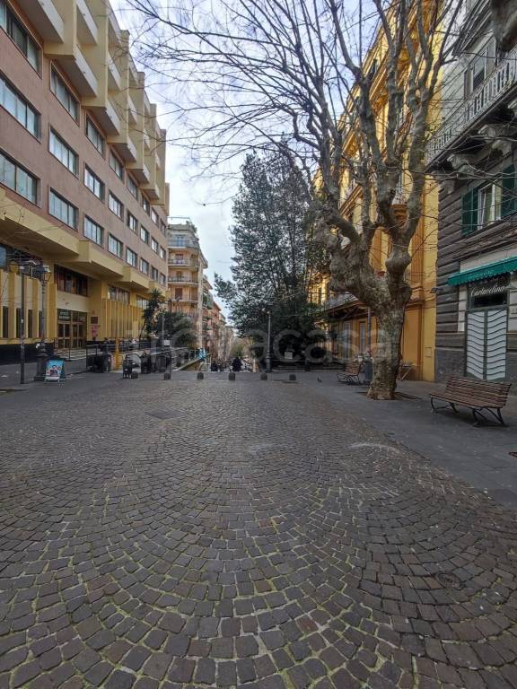 negozio in affitto a Napoli in zona Vomero