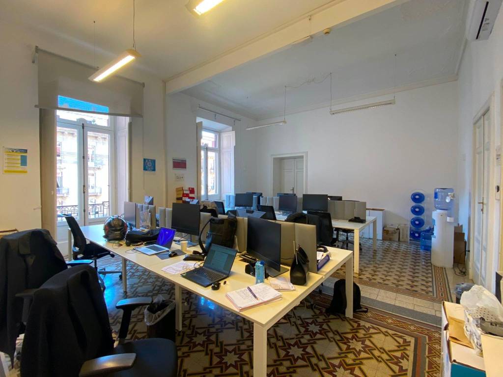 ufficio in affitto a Napoli in zona Chiaia