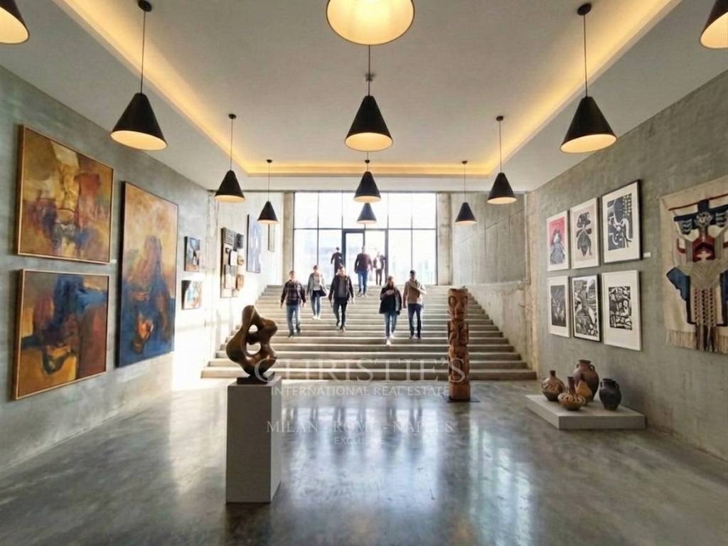 negozio in affitto a Napoli in zona Chiaia