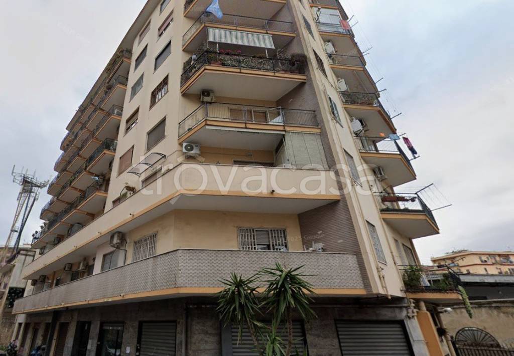 negozio in affitto a Napoli in zona Poggioreale