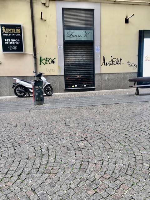 negozio in affitto a Napoli in zona Vomero