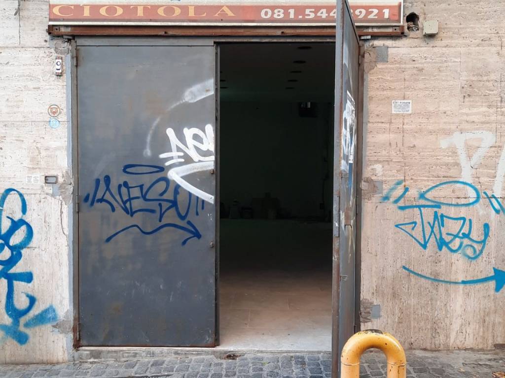 negozio in affitto a Napoli
