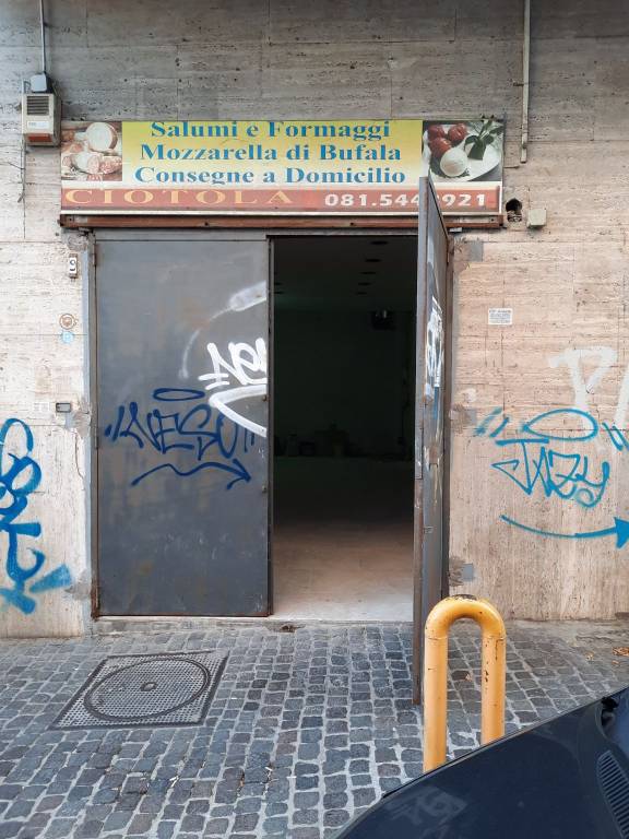 negozio in affitto a Napoli