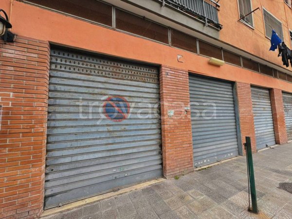 negozio in affitto a Napoli in zona Fuorigrotta