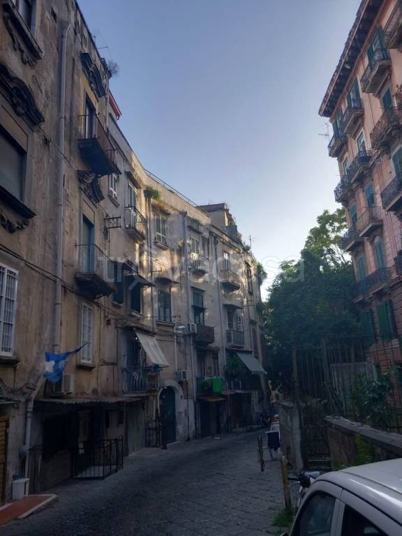 appartamento in affitto a Napoli in zona San Carlo all'Arena