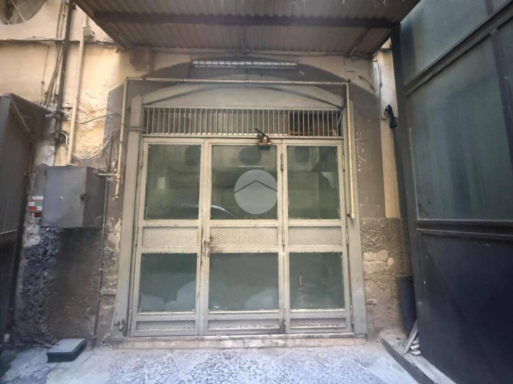 locale commerciale in affitto a Napoli