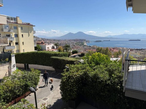 appartamento in affitto a Napoli in zona Chiaia