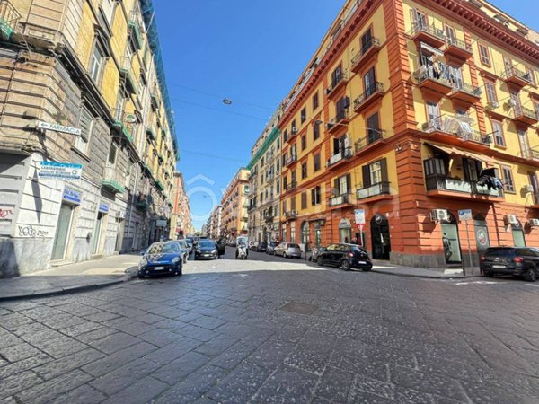 negozio in affitto a Napoli in zona Mercato