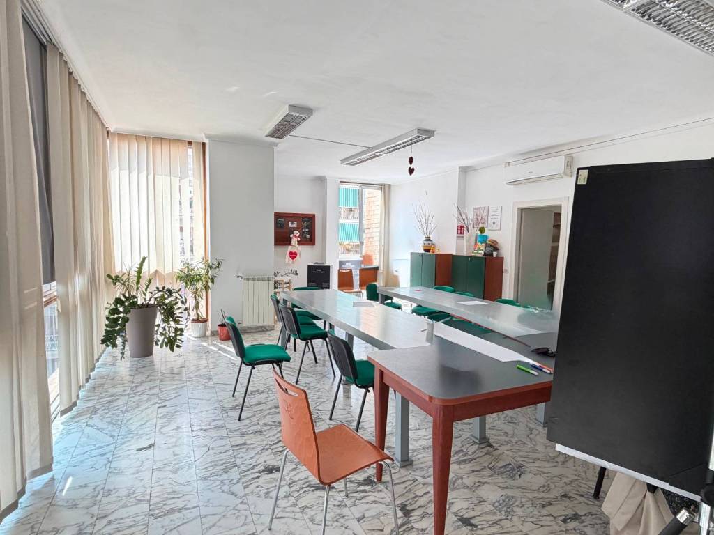 ufficio in affitto a Napoli in zona Fuorigrotta