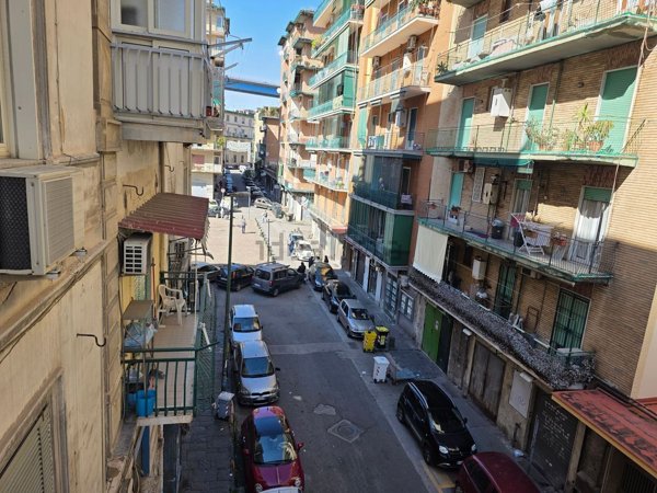 appartamento in affitto a Napoli in zona San Carlo all'Arena