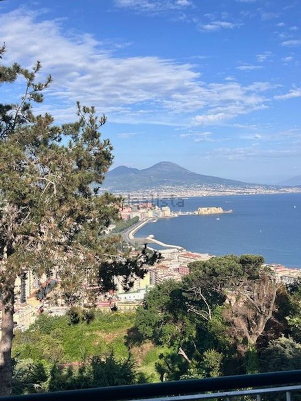 appartamento in affitto a Napoli in zona Chiaia