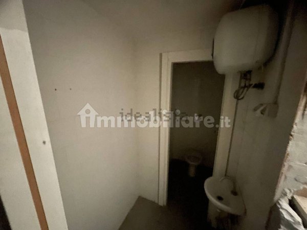 locale commerciale in affitto a Napoli in zona Chiaia