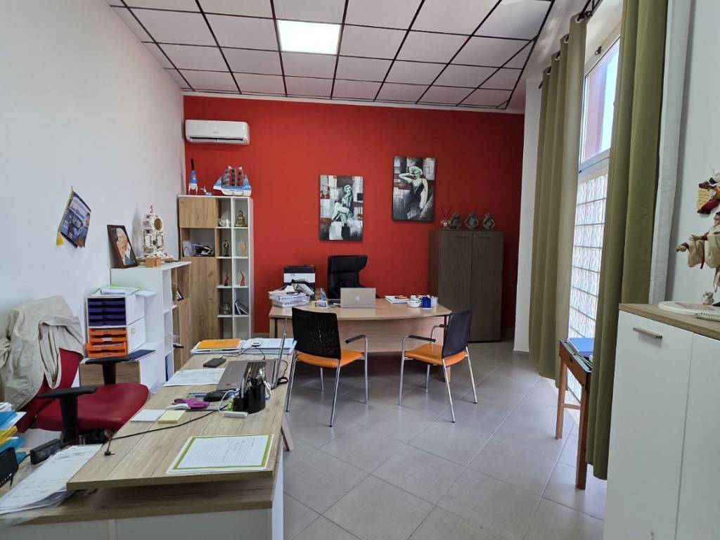 ufficio in affitto a Napoli in zona Zona Industriale-Ferrovia