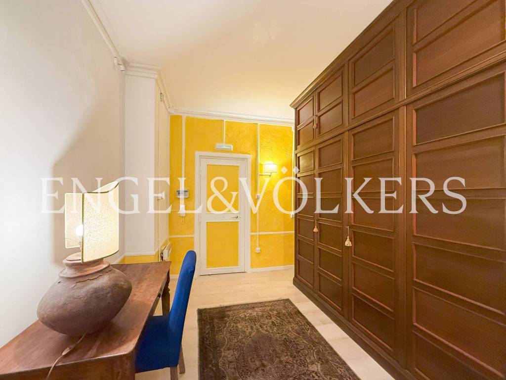 appartamento in affitto a Napoli in zona Chiaia