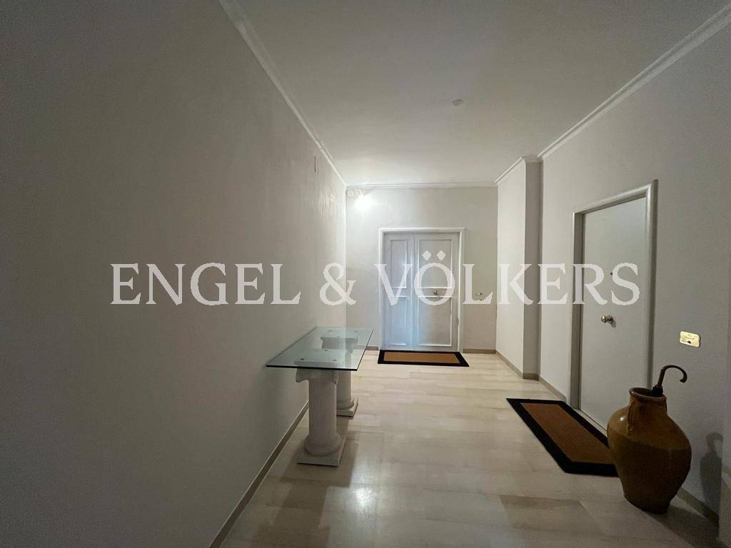 appartamento in affitto a Napoli in zona Chiaia