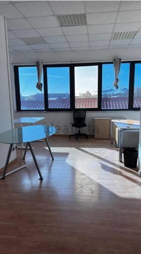 ufficio in affitto a Napoli in zona Zona Industriale-Ferrovia