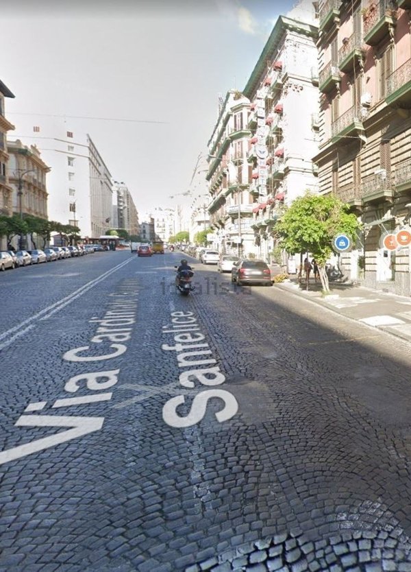 negozio in affitto a Napoli