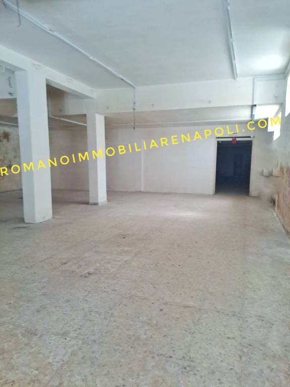 negozio in affitto a Napoli in zona Pianura