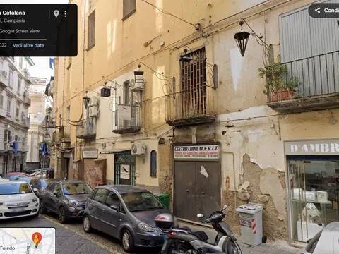 negozio in affitto a Napoli in zona Porto