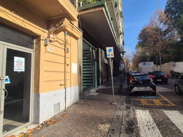 negozio in affitto a Napoli in zona Vomero