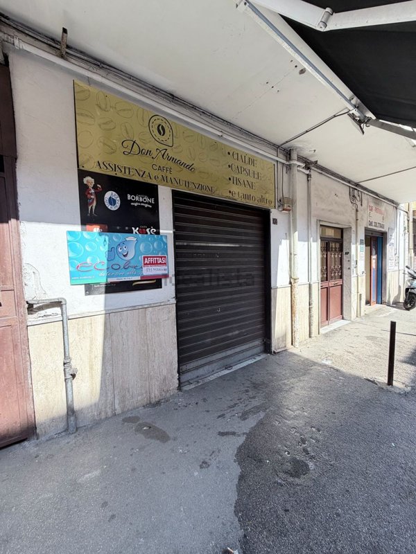 negozio in affitto a Napoli in zona Secondigliano