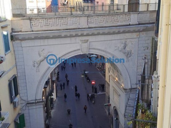 negozio in affitto a Napoli in zona Chiaia