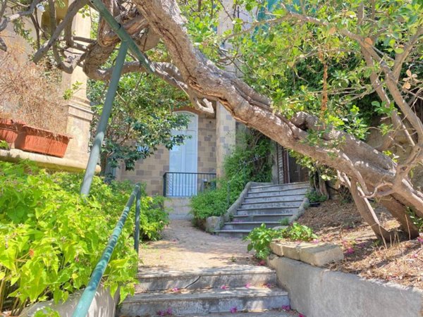 appartamento in affitto a Napoli in zona Chiaia