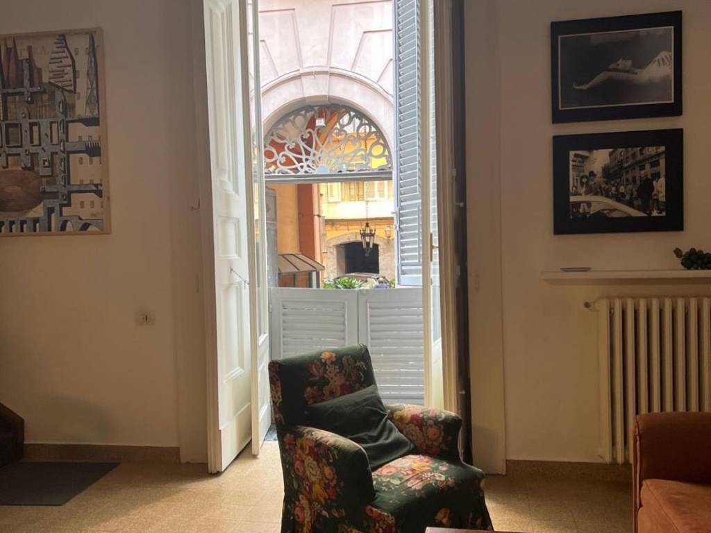 appartamento in affitto a Napoli in zona Chiaia