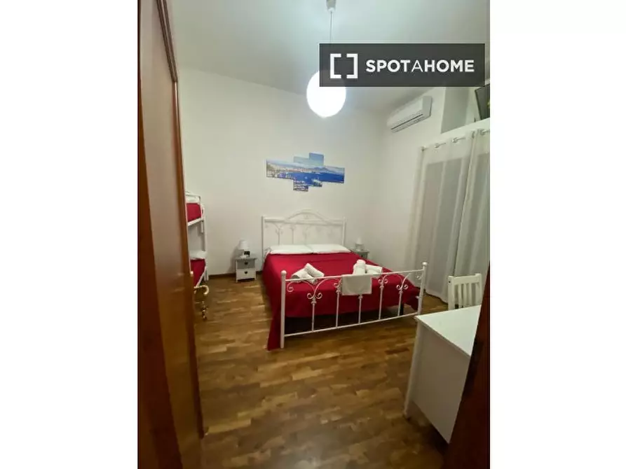 casa indipendente in affitto a Napoli in zona San Lorenzo