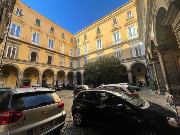 negozio in affitto a Napoli