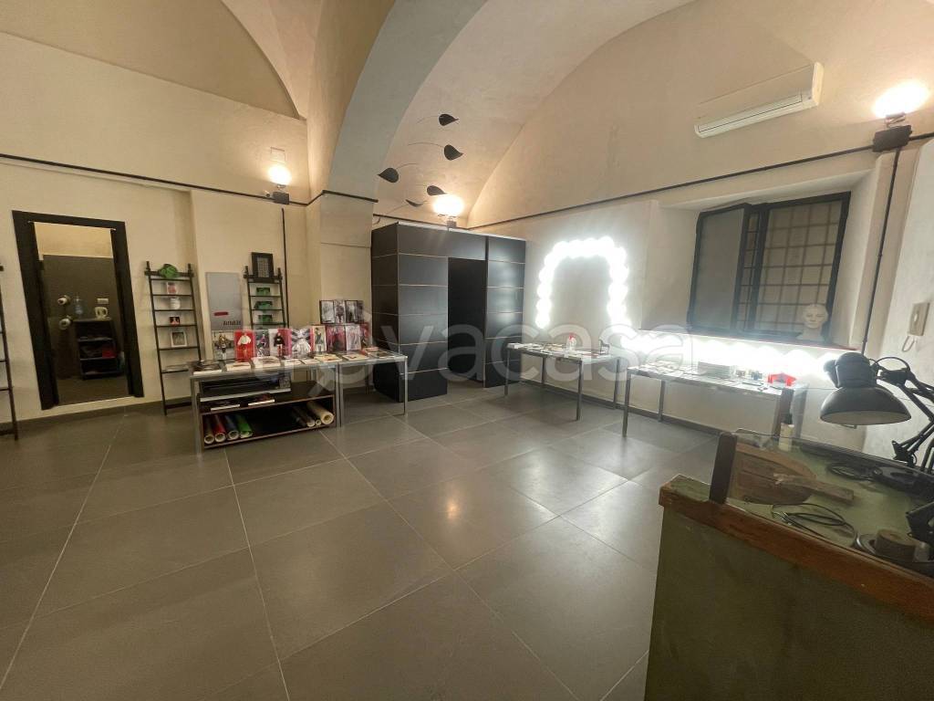 negozio in affitto a Napoli