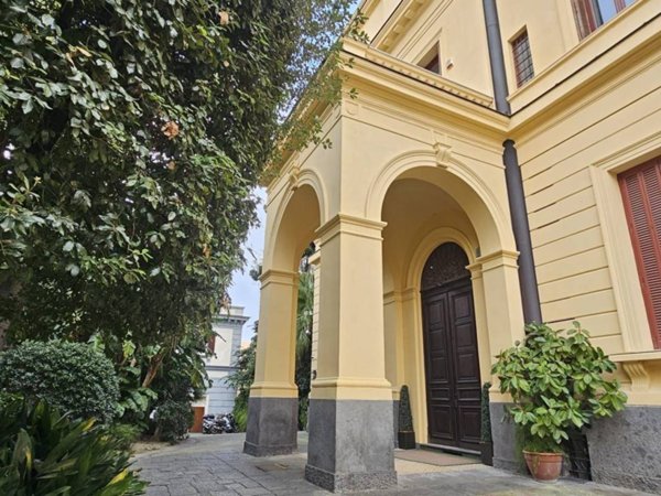 ufficio in affitto a Napoli in zona Chiaia