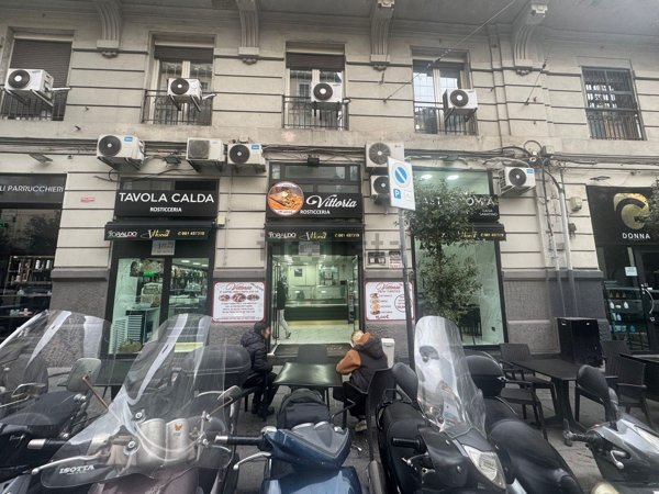 negozio in affitto a Napoli in zona Pendino / San Giuseppe